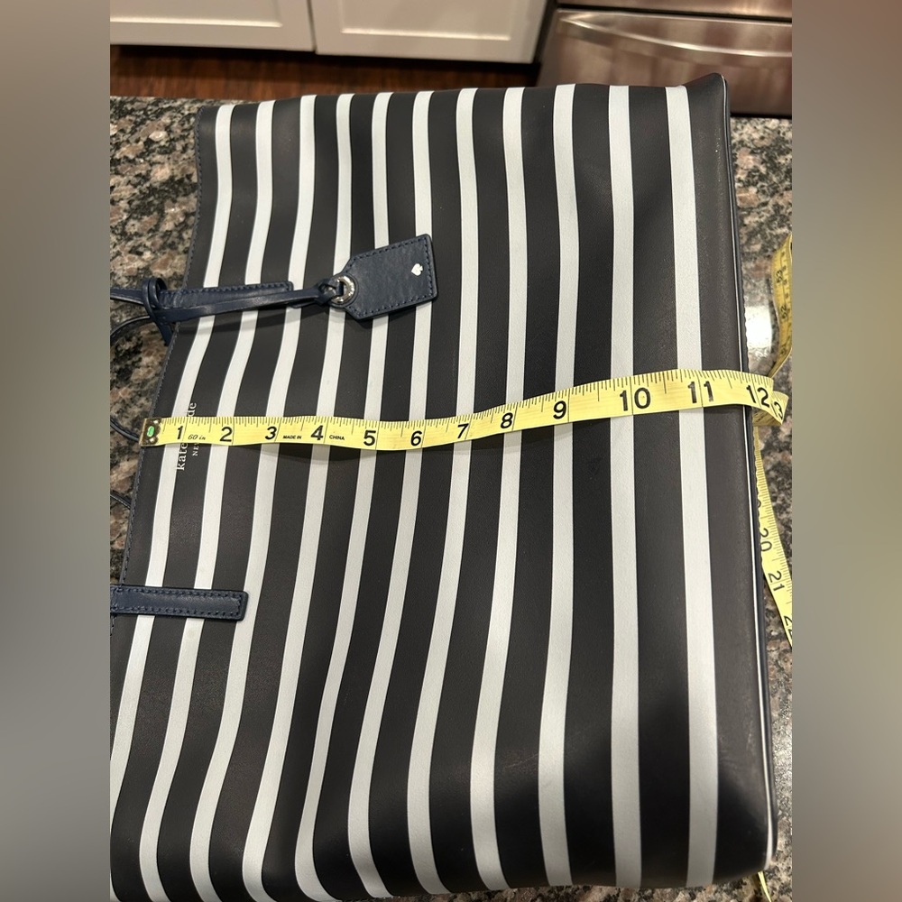 Kate Spade tote - Picture 6 of 10